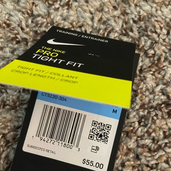 NWOT Nike Pro capris - Picture 4 of 4